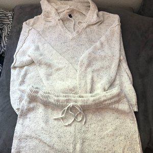 Universal Threads Sweater/Hoodie Short Set